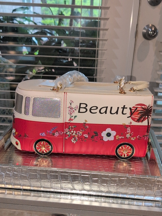 None Handbags - Beauty Floral Red And White  Camper Shoulder Bag With Spinning Wheels - NWT